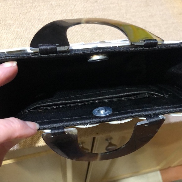 Mother of Pearl/Shell Purse - Picture 3 of 11